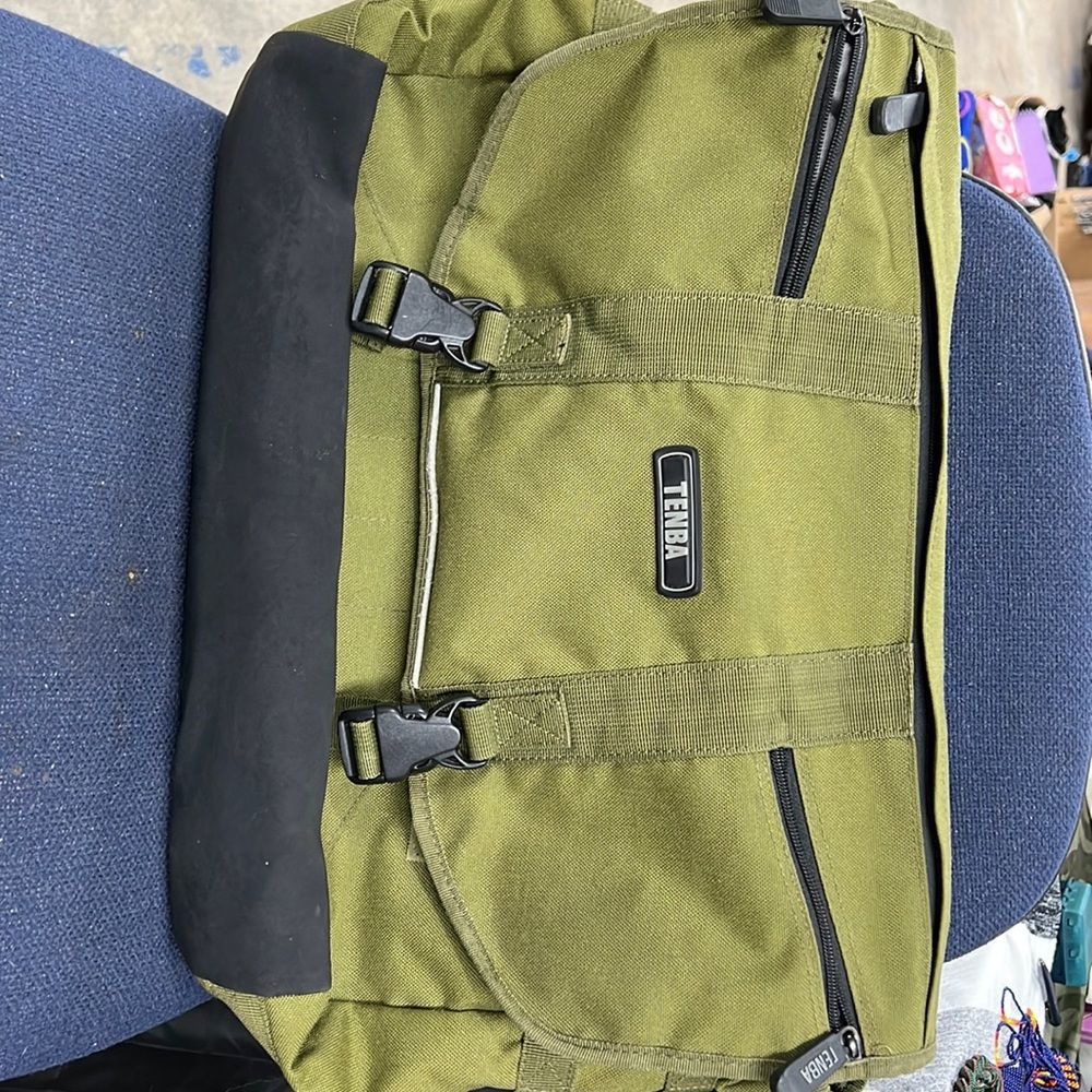 Tenba Messenger/Laptop Bag - Army green. Preowned